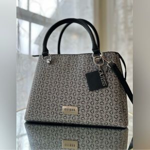 GUESS crossbody handbag